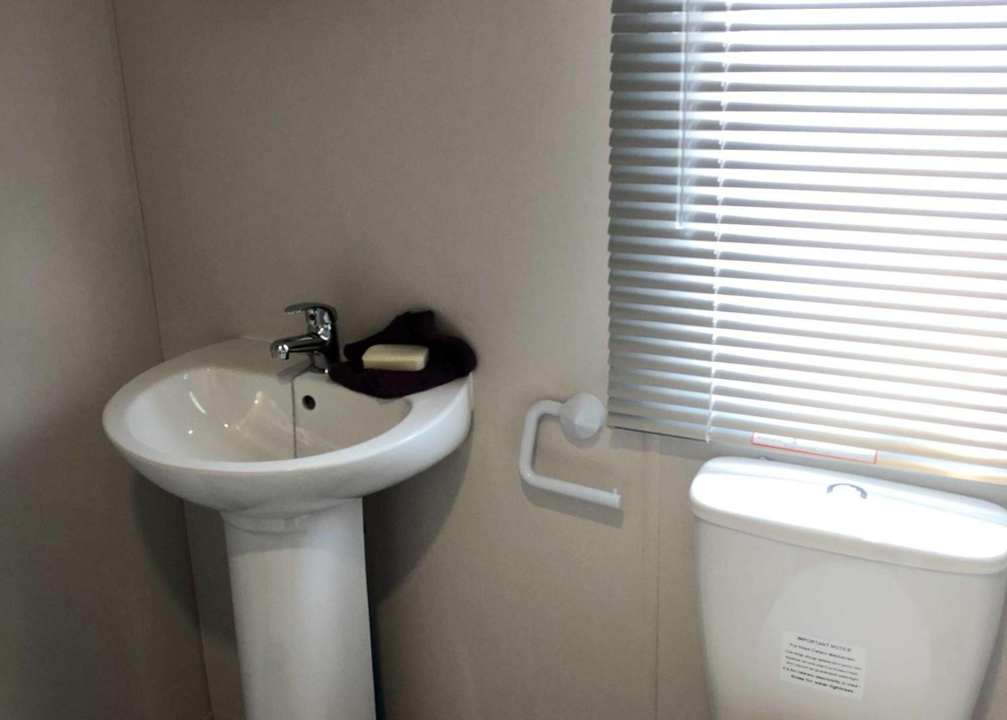Burrowhead Holiday Village Isle of Whithorn Room photo